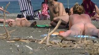(с) - На пляже нудистов