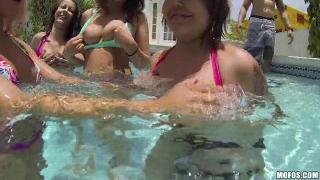 Bianca B, Sasha Summers - Naked Pool Party Chicks