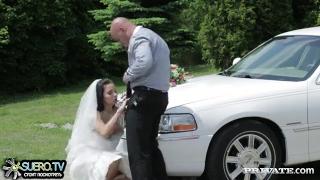 Свадебный секс водителя с развратной невестой